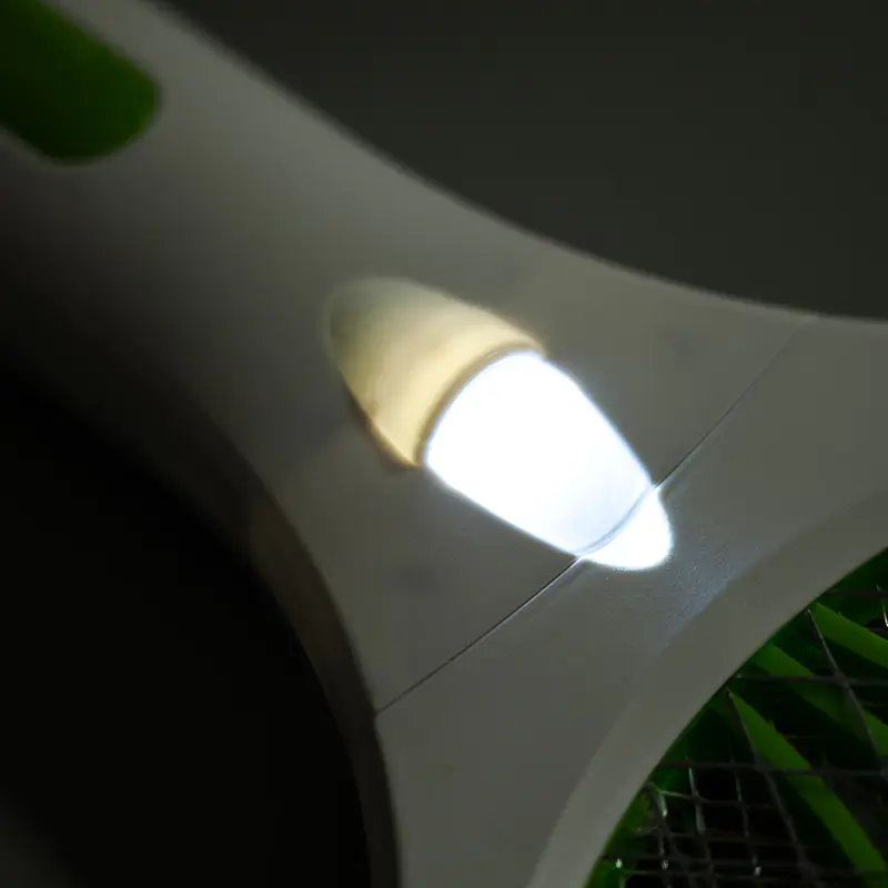 Batteria al litio ricaricabile FF-988 da 1200 mAh con scacciamosche elettrico multifunzione a luce LED Batteria al litio ricaricabile FF-988 da 1200 mAh con scacciamosche elettrico multifunzione a luce LED